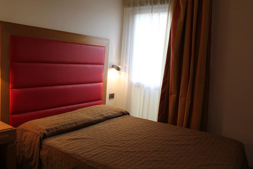 Hotel Castello L'Aquila Bagian luar foto