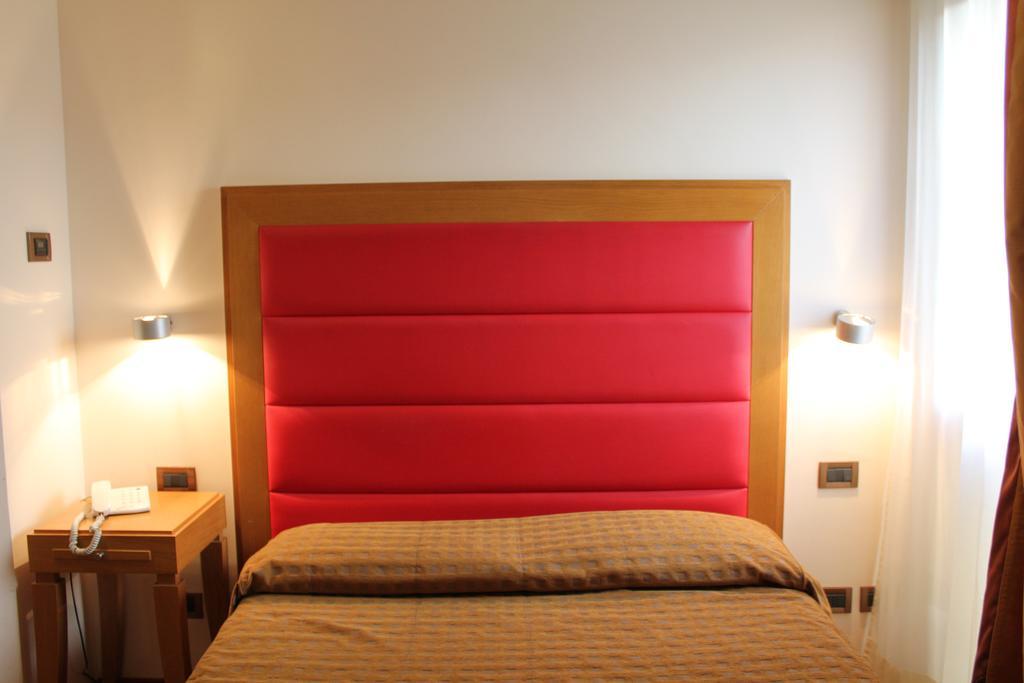 Hotel Castello L'Aquila Bagian luar foto