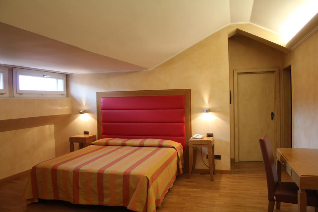 Hotel Castello L'Aquila Bagian luar foto