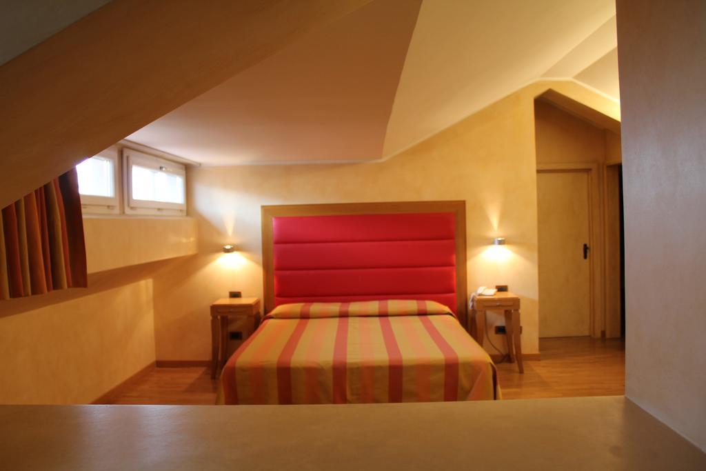 Hotel Castello L'Aquila Bagian luar foto