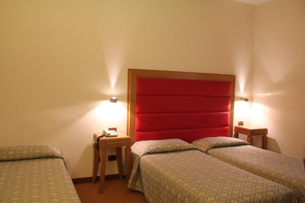 Hotel Castello L'Aquila Bagian luar foto