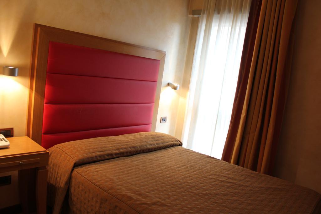Hotel Castello L'Aquila Bagian luar foto