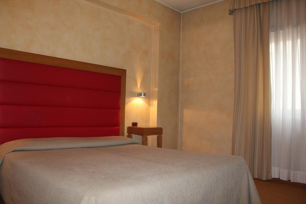 Hotel Castello L'Aquila Bagian luar foto